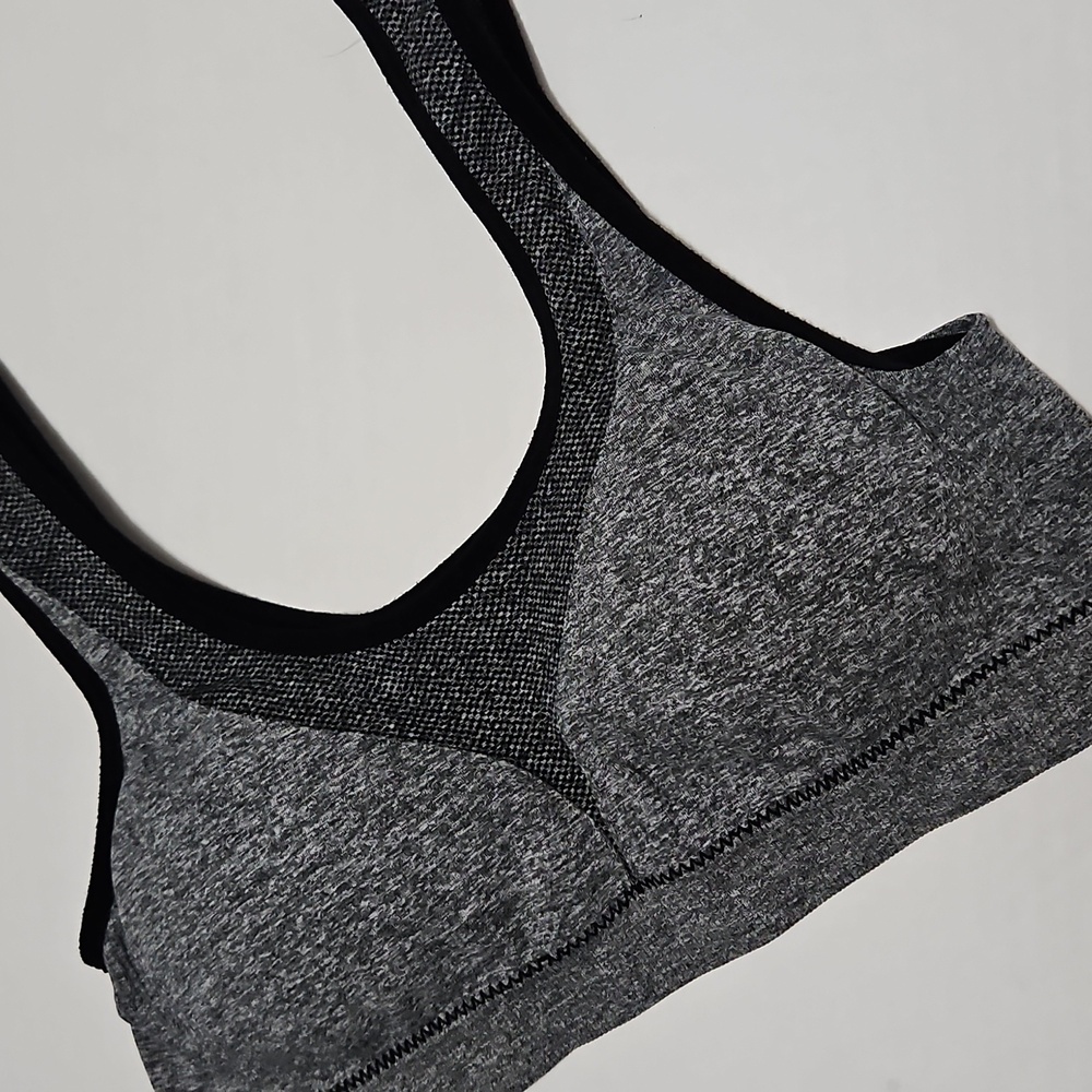 Gray Women's Stretch Support Sports Bra Size OS With Removable Pads Size S/M - Picture 3 of 11